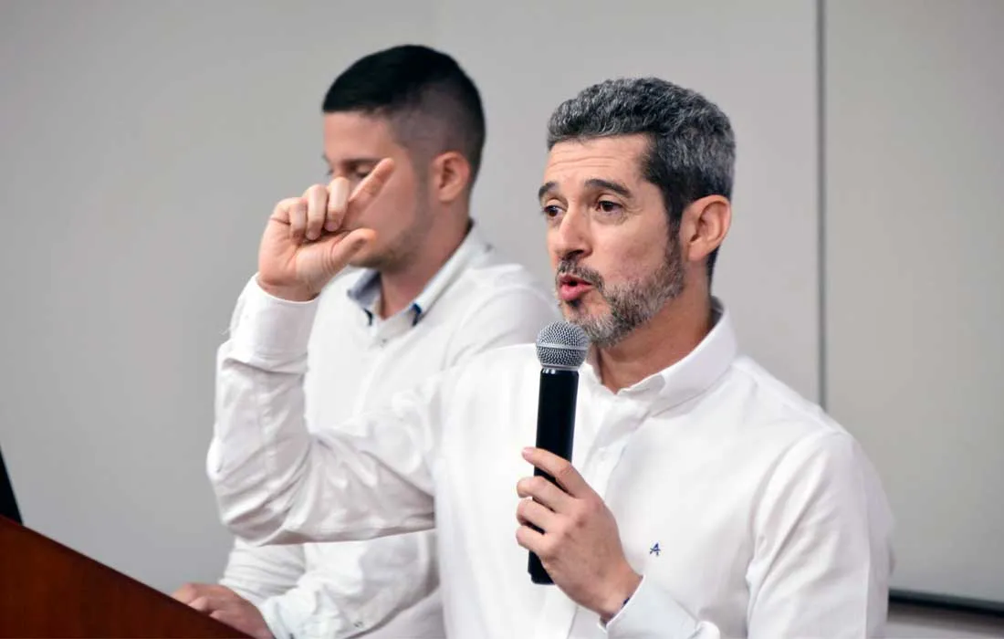 “Nuestro propósito es formar líderes que transforman”, Fabián Osorio Tinoco, decano de la FCEA