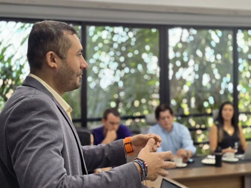 La inteligencia artificial como aliada estratégica en los negocios y la academia