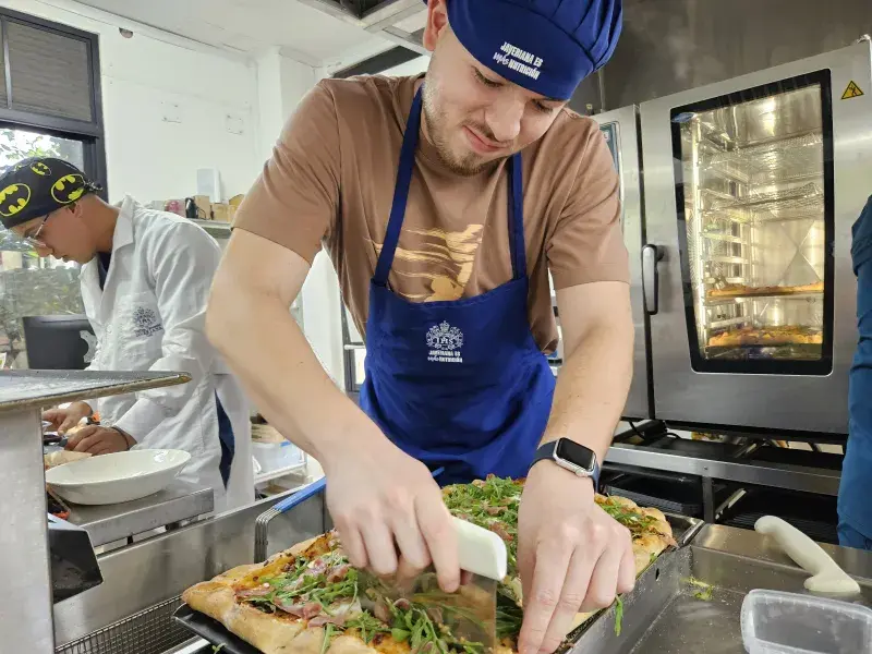 Grupo estudiantil Meraki cerró el semestre integrando a estudiantes de Mercadeo en una jornada de cocina colaborativa